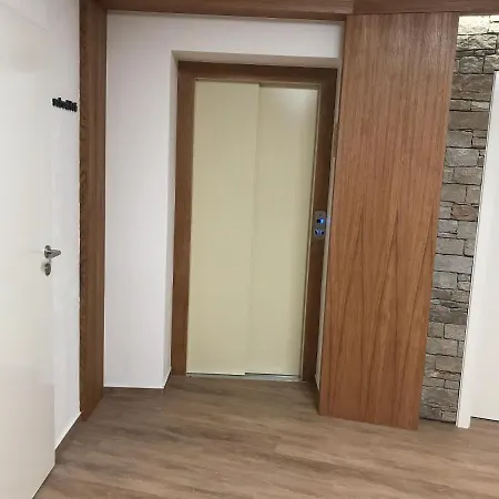 Apartament Razula *